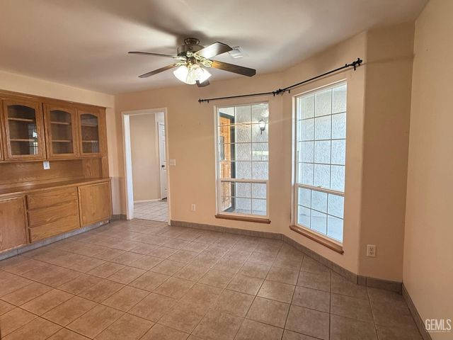 507 Meadow Grove Court, Bakersfield, CA 93308