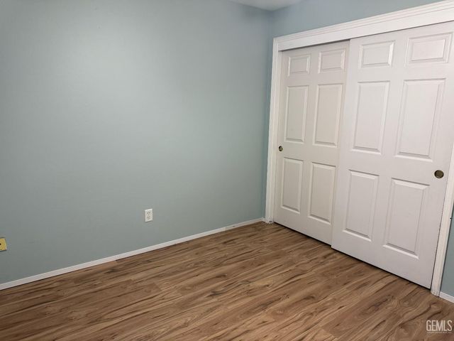 507 Meadow Grove Court, Bakersfield, CA 93308