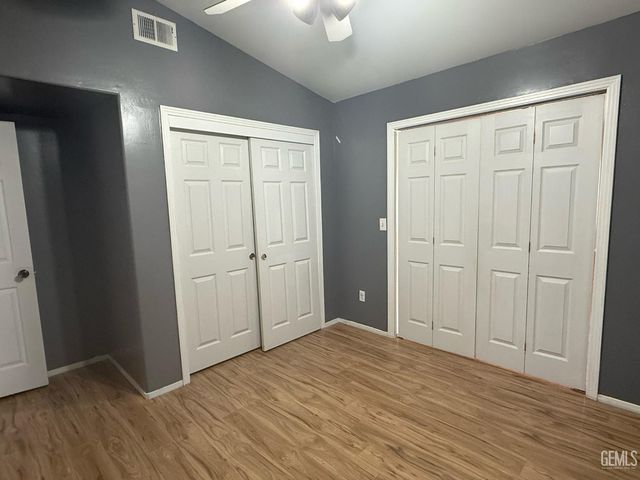 507 Meadow Grove Court, Bakersfield, CA 93308