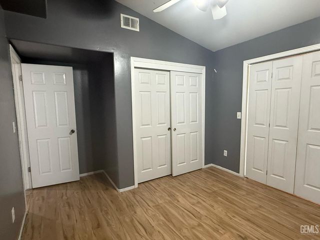 507 Meadow Grove Court, Bakersfield, CA 93308