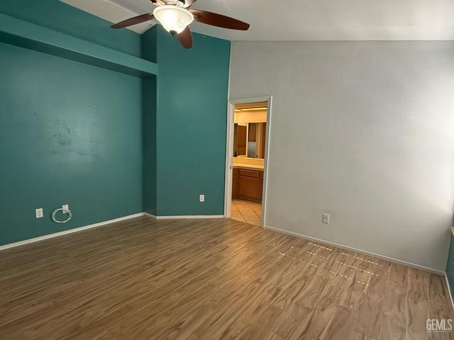 507 Meadow Grove Court, Bakersfield, CA 93308