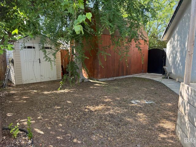 507 Meadow Grove Court, Bakersfield, CA 93308