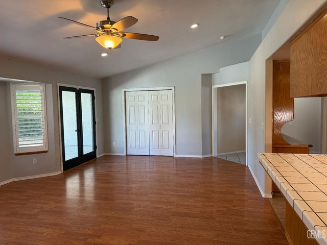 507 Meadow Grove Court, Bakersfield, CA 93308