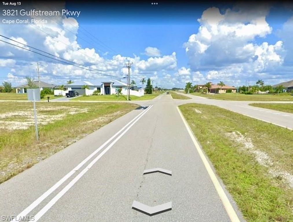 Image 4 of property listing at 3821 Gulfstream PKWY, Cape Coral, FL 33993
