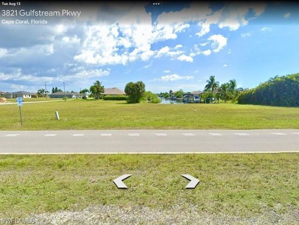 Image 6 of property listing at 3821 Gulfstream PKWY, Cape Coral, FL 33993