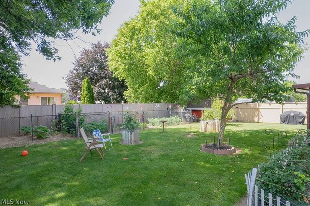 38667 Chestnut Ridge Road, Elyria, OH 44035