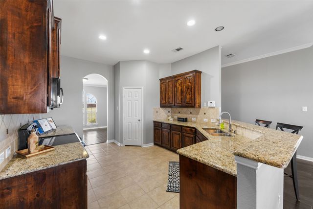 101 Paddock Lane, Mclendon Chisholm, TX 75032