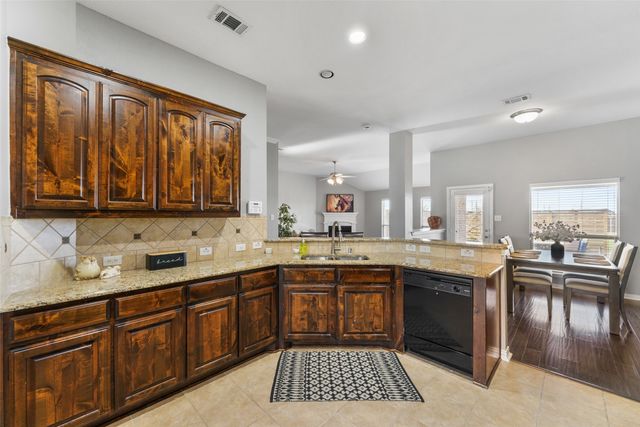 101 Paddock Lane, Mclendon Chisholm, TX 75032