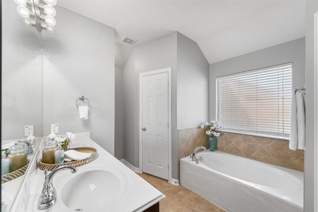 101 Paddock Lane, Mclendon Chisholm, TX 75032