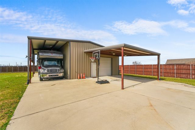 101 Paddock Lane, Mclendon Chisholm, TX 75032