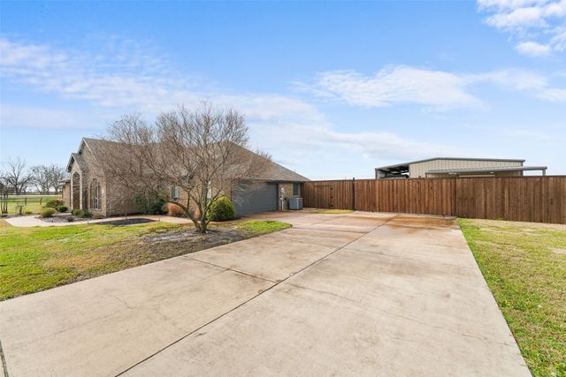 101 Paddock Lane, Mclendon Chisholm, TX 75032