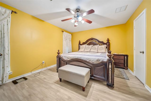 2224 Shady Pine Dr, Conroe, TX 77301