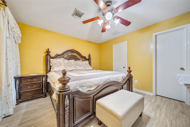 2224 Shady Pine Dr, Conroe, TX 77301