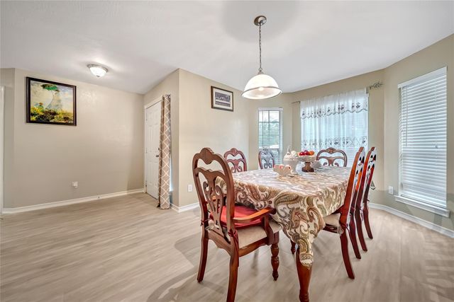 2224 Shady Pine Dr, Conroe, TX 77301