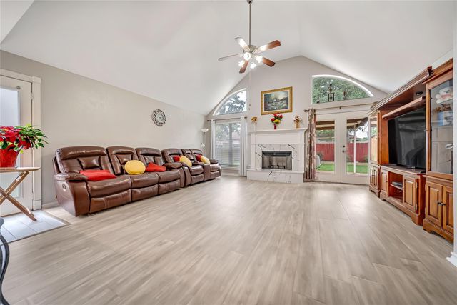 2224 Shady Pine Dr, Conroe, TX 77301