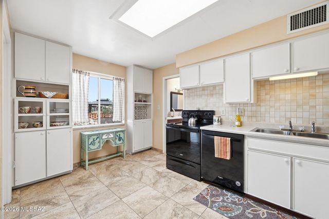 232 N Abrego Drive, Green Valley, AZ 85614
