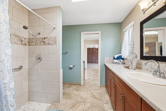 232 N Abrego Drive, Green Valley, AZ 85614