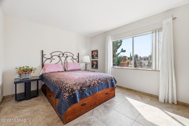 232 N Abrego Drive, Green Valley, AZ 85614
