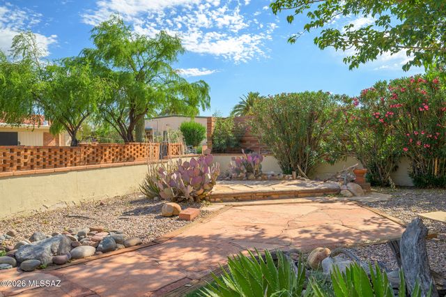 232 N Abrego Drive, Green Valley, AZ 85614