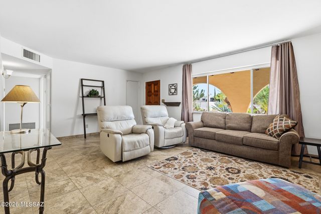 232 N Abrego Drive, Green Valley, AZ 85614