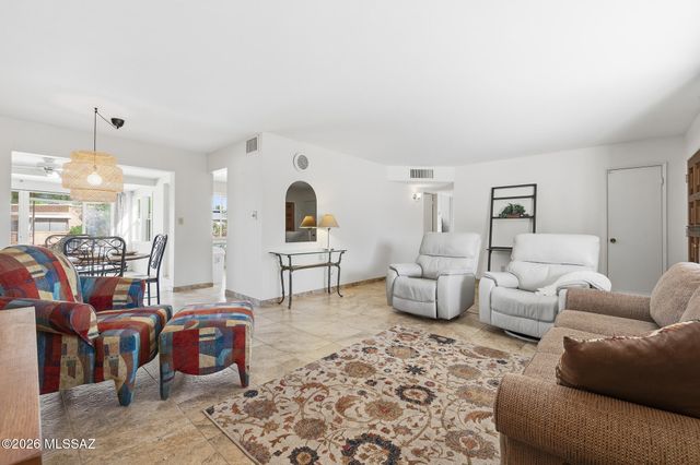 232 N Abrego Drive, Green Valley, AZ 85614