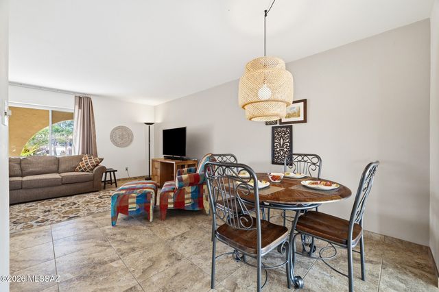 232 N Abrego Drive, Green Valley, AZ 85614