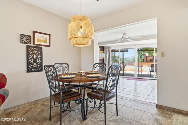 232 N Abrego Drive, Green Valley, AZ 85614