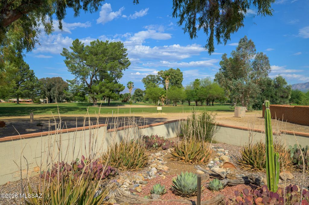 232 N Abrego Drive, Green Valley, AZ 85614