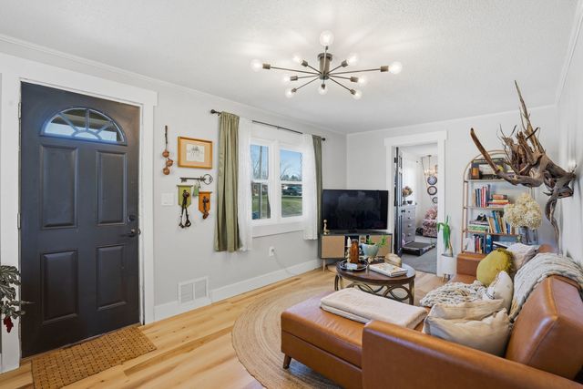 1507 W 38th Street, Davenport, IA 52806
