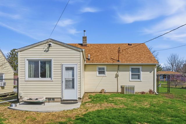 1507 W 38th Street, Davenport, IA 52806