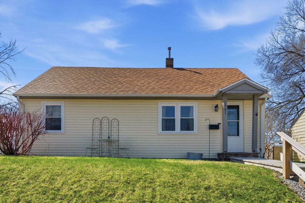 1507 W 38th Street, Davenport, IA 52806
