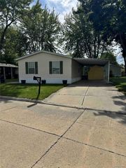 6061 Country Way N, Saginaw Charter Township, MI 48603