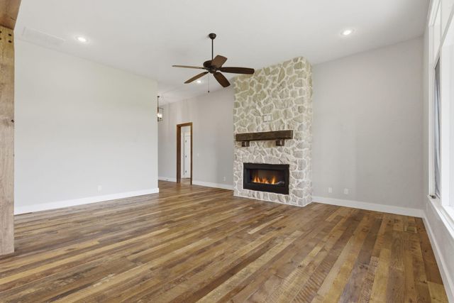 3215 W Bluffview Street, Springfield, MO 65810