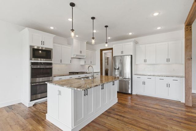 3215 W Bluffview Street, Springfield, MO 65810