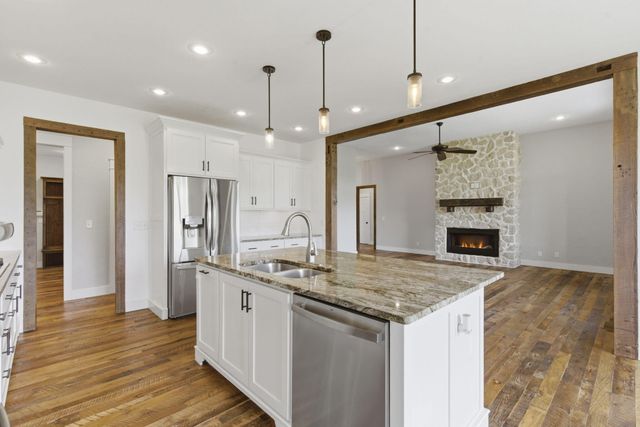 3215 W Bluffview Street, Springfield, MO 65810