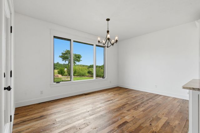 3215 W Bluffview Street, Springfield, MO 65810