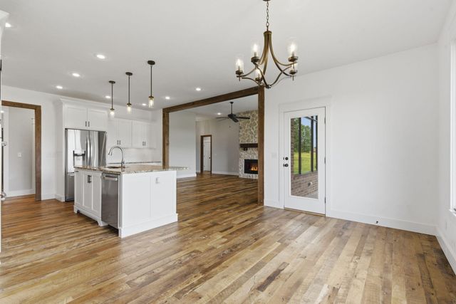 3215 W Bluffview Street, Springfield, MO 65810