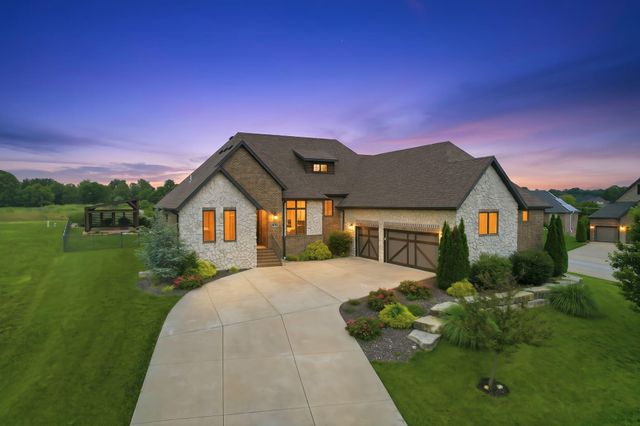 3215 W Bluffview Street, Springfield, MO 65810