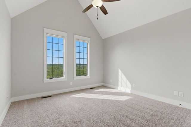 3215 W Bluffview Street, Springfield, MO 65810