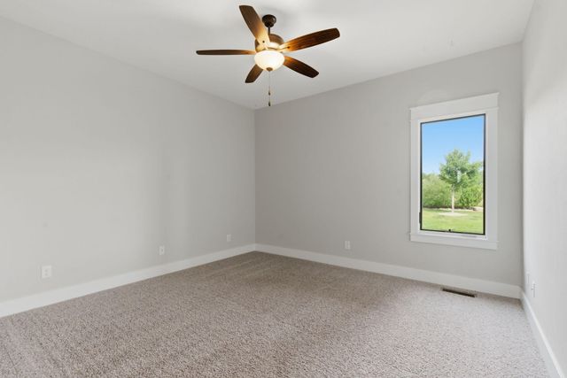 3215 W Bluffview Street, Springfield, MO 65810