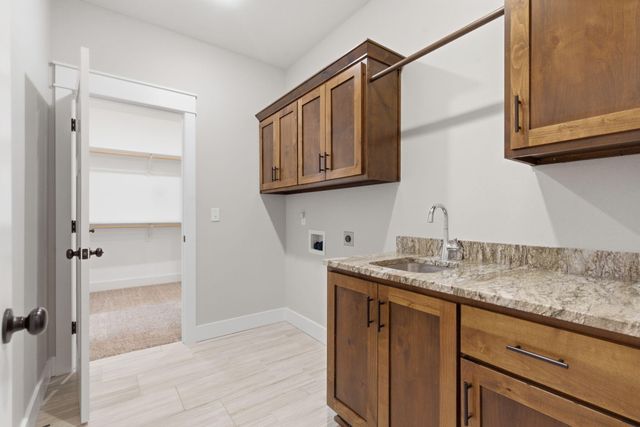 3215 W Bluffview Street, Springfield, MO 65810