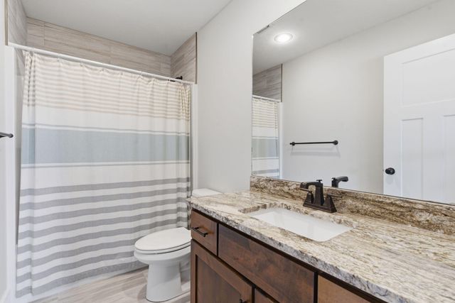 3215 W Bluffview Street, Springfield, MO 65810