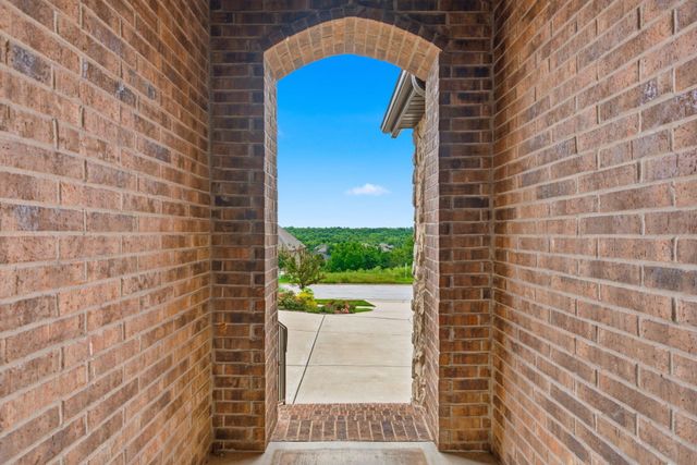3215 W Bluffview Street, Springfield, MO 65810