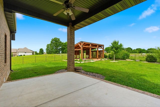 3215 W Bluffview Street, Springfield, MO 65810