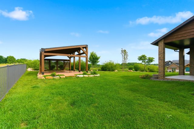 3215 W Bluffview Street, Springfield, MO 65810