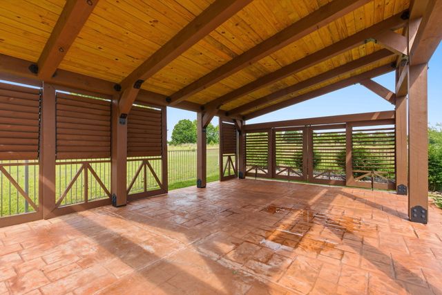 3215 W Bluffview Street, Springfield, MO 65810
