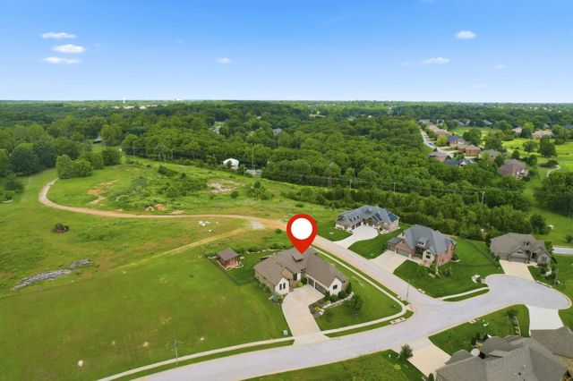 3215 W Bluffview Street, Springfield, MO 65810