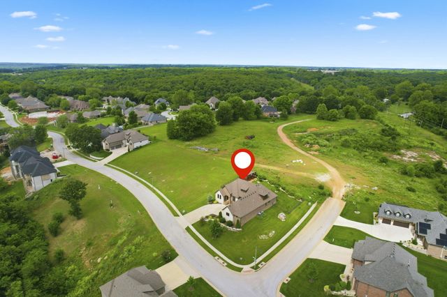 3215 W Bluffview Street, Springfield, MO 65810