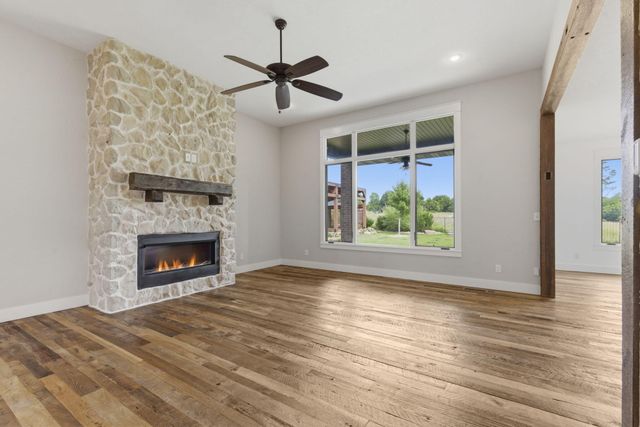 3215 W Bluffview Street, Springfield, MO 65810