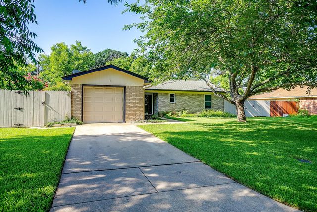 221 Sierra Drive, Joshua, TX 76058